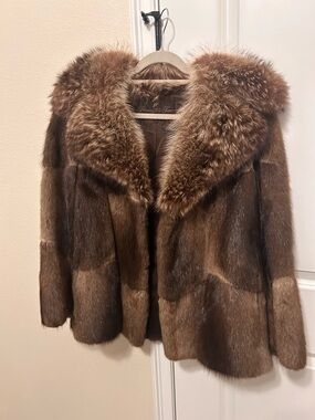 Luxurious Brown Fur Coat with Plush Collar
